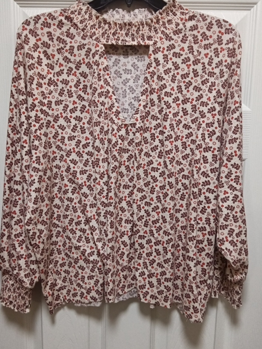 torrid Cream Blouse with Red Berry Print and Smocked Neck And Key Hole Size 2